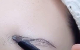 画眉毛的小姐姐视频下载,跟随小姐姐视频教程，打造完美眉型