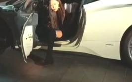 小红书小姐姐法拉利视频,小红书小姐姐带你领略速度与美学的完美融合