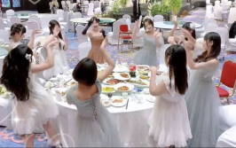 小姐姐围桌,小姐姐们的温馨时光